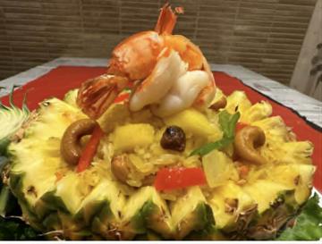 パイナップルチャーハン Pineapple Fried Rice