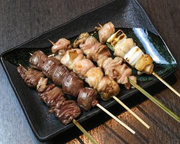 炭火焼き鳥5種盛り / Charcoal-Grilled Chicken Skewer Platter (5 Kinds)