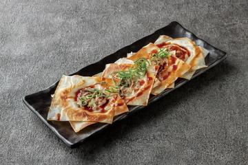 パリパリ鉄板餃子 Crispy Gyoza Dumplings Grilled on a Hot Plate