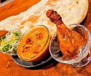 『リピート率100%%』チキンティッカとナンとサラダ付きのお得セットCurry with Tandoori Chicken Nan and Salad