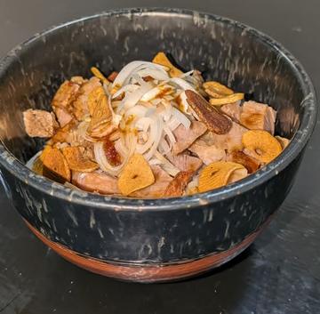 ニンニクチャーシュー丼