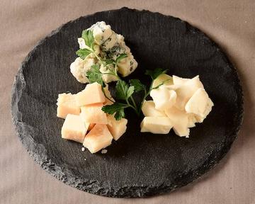 チーズ3種盛合せ Assorted Italian Cheese Platter - 3 Kinds