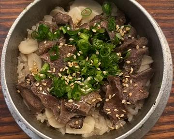 霜降り牛タン釜飯