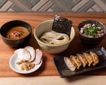 つけ麺(赤)+ネギ肉飯+肉汁餃子セット