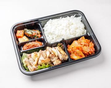 【人気No.2】サムギョプサル弁当(焼きキムチ+おかず3種類+サンチュ) + 3++1+