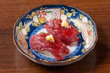 馬刺し赤身寿司 2貫 Lean Horse Meat Sushi (2 Pieces)