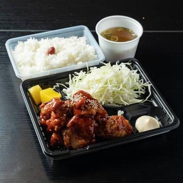 韓国風旨辛唐揚げ弁当 (唐揚4個+ごはん150g+味噌汁付き)