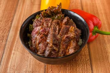 TVに取り上げられた！やわらか牛ハラミ丼(特盛牛ハラミ約200g)