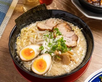 とんこつ醤油ラーメン Pork bone soy sauce ramen