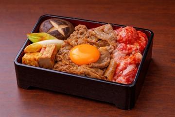 生卵付き すき焼き重 上
