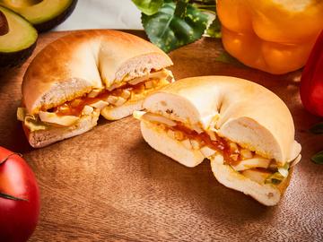 自家製燻製たまごのベーグルサンド Homemade smoked egg bagel sandwich