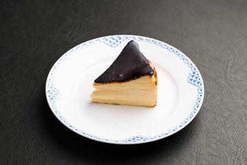自家製バスクチーズケーキ