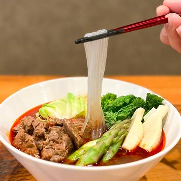 麻辣湯牛肉と旬野菜のオススメトッピング麻辣湯(スープ春雨)