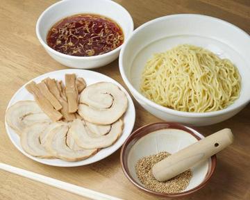 チャーシューつけ麺(茹でる前の生麺)