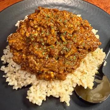 【大盛り黒烏龍茶セット】お酒で煮込んだカレーライス