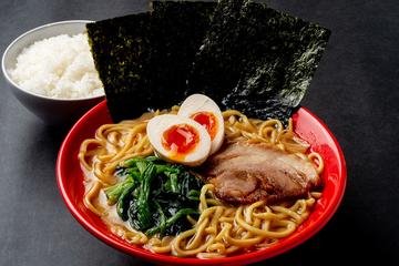 醤油豚骨ラーメン味付玉子~半ライス~