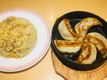 チャーハンと焼餃子のプレート(炒和子套餐)
