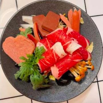 牛肉マーラータン+ライス/肥牛冒菜+送一米