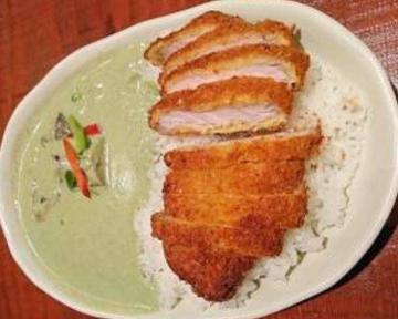 グリーンカレーカツ (Green curry Katsu)