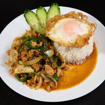 【チキン】ガパオライス(目玉焼き付き)(写真はイメージです)
