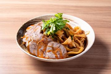 油淋牛肉刀削麺