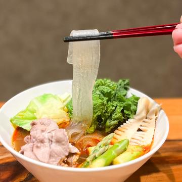 ラムしゃぶ肉と旬野菜のオススメトッピング麻辣湯(スープ春雨)