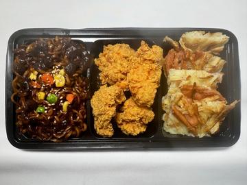 人気がっつり3種セット ジャージャーラーメン+選べるチキン+じゃがいもチヂミ