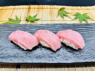 本鮪とろにぎり3貫 3 pieces of fatty tuna nigiri