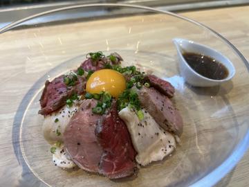 低温調理の三色ステーキ丼
