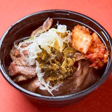 当店人気No.2 合盛りキムチ牛タン丼 kimochi Mixed  Beef Tongue with long onion and sokemono