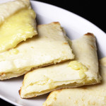 チーズナン Cheese Naan