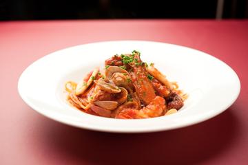 海の幸のトマトソースパスタ