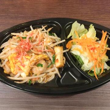 パッタイ(海老入りタイ風焼きそばサラダ付き)