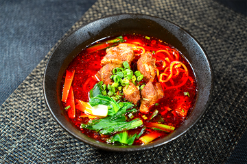 四川風牛肉ラーメン