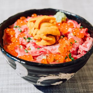 12.炙り牛トロ雲丹いくら丼 雲丹増し