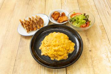【人気No.4】まんねん腹パンセット(お好きなちゃーはん+餃子10ヶ+唐揚げ2ヶ+ミニサラダ)