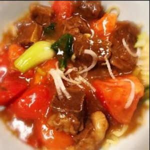 牛すね肉のトマト麺