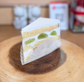 マスカットとバナナのショートケーキ