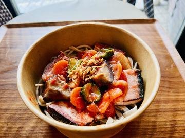 【ホットラタトゥイユソース】ドイツ肉厚ベーコン蕎麦パスタ