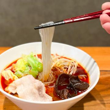 豚しゃぶとスタンダードトッピング麻辣湯(スープ春雨)