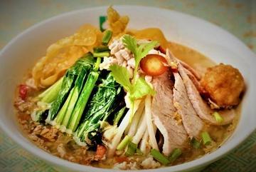 30 クイッティオトムヤムムーTomyum Moo Noodle