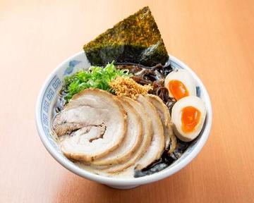 【黒・全部のせ】 博多豚骨らーめん