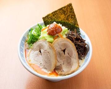 【赤・野菜たっぷり】 博多豚骨らーめん