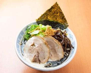 【黒・野菜たっぷり】 博多豚骨らーめん