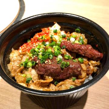 ホルモン丼
