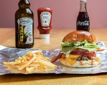 [当店人気No1！]淡路島バーガー Rサイズ+チーズ+ベーコン フレンチフライセット