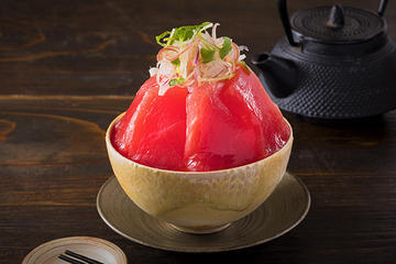 薬味たっぷり まぐろの漬け茶漬け