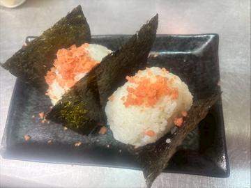 おにぎり(鮭)2個