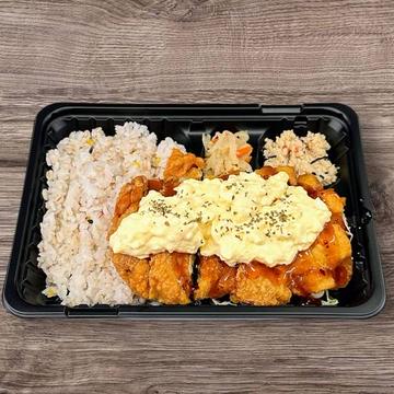 黒酢チキン南蛮弁当 卵たっぷりタルタル添え