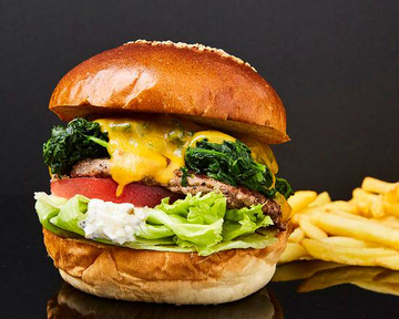 ほうれん草チーズバーガー (フレンンチフライ付) Spinach Cheeseburger